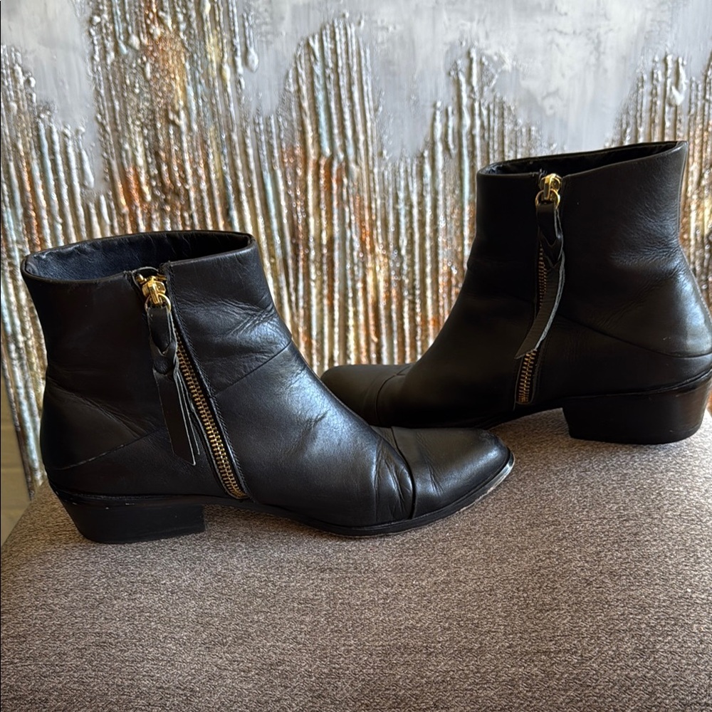 Cynthia Vincent Black Ankle Booties Sleek Design size 8 very good condition.